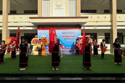 RỘN RÀNG NGÀY KHAI GIẢNG NĂM HỌC MỚI TẠI TRƯỜNG PTDTNT THCS MINH LONG